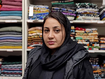 خانم مهری امینیان (همکار فروش شال و روسری )