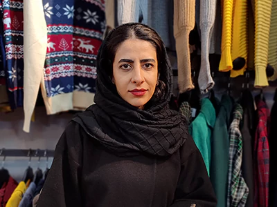 خانم سارا محمودی ( فروش پوشاک )