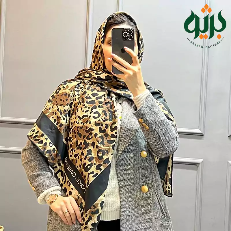 روسری طرح پلنگی قواره ۱۴۰ مناسب استایل های رسمی و اسپرت