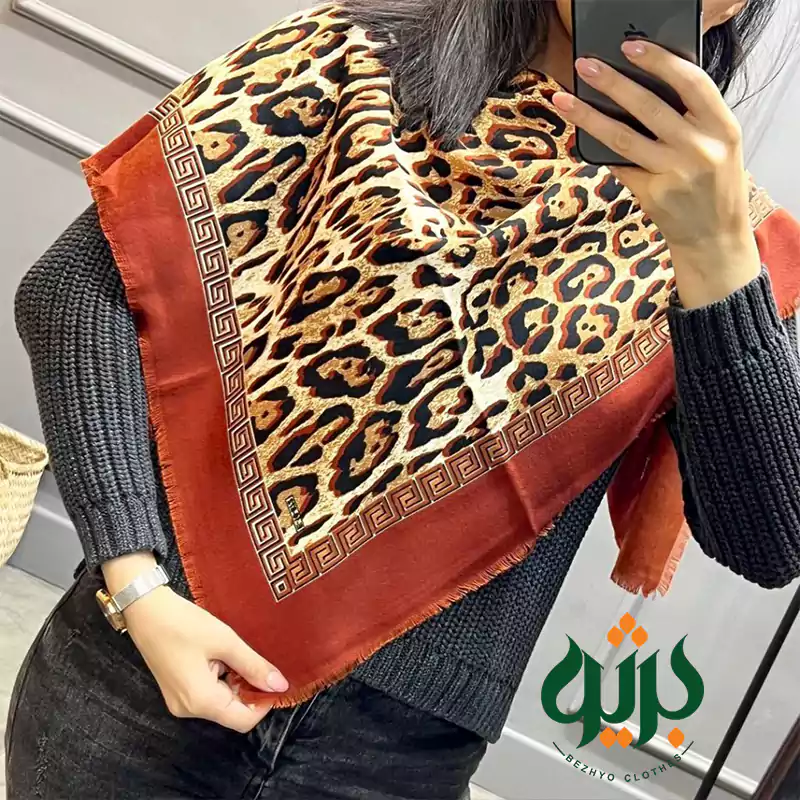روسری نخی پلنگی قواره ۹۵ زمینه عنابی