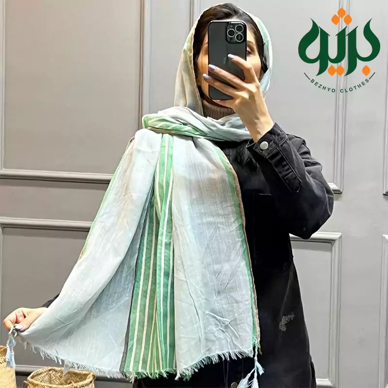 شال کنفی زارا مناسب استایل های اسپرت و دارای منگوله های رنگی