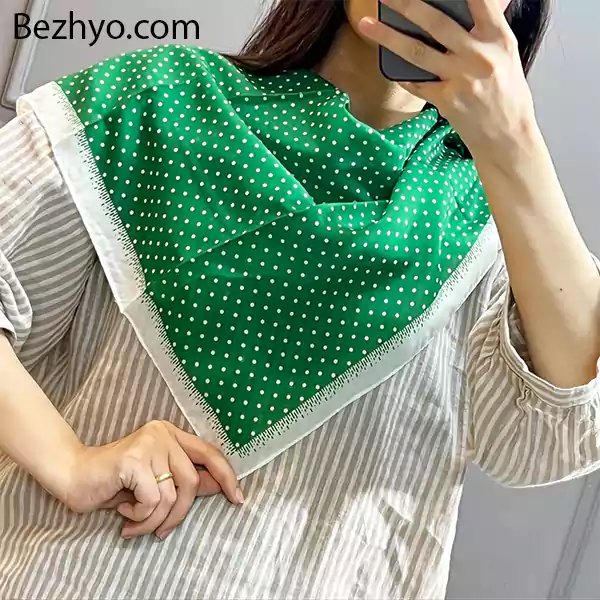 مینی اسکارف طرح خالدار دارای حاشیه سفید و زمینه سبز